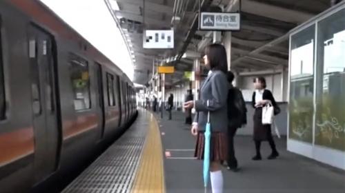 美人女子高校生が電車内で痴漢されレイプ!さらに下車後は車で拉致され強姦魔達に輪姦!