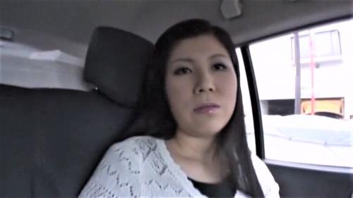 セックスの時の喘ぎ声がうるさいと周りからクレームがある35歳巨乳の奧さん!素人宅に人妻デリバリー