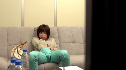 【人妻NTR】自主映画のモニターとだまして素人の人妻にAV鑑賞させて中出ししちゃいましたwwwww