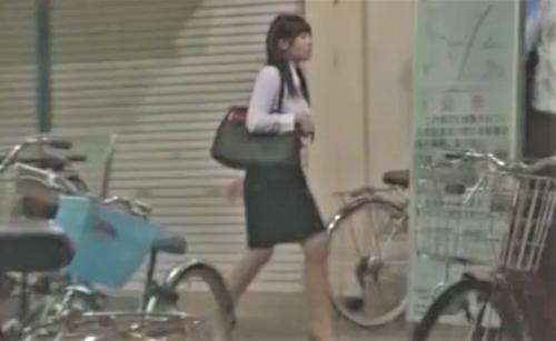鬼畜強姦魔!夜中に車で帰宅中の女性を尾行!一人暮らしと分かれば逃げられない寝込みを襲いレイプする!