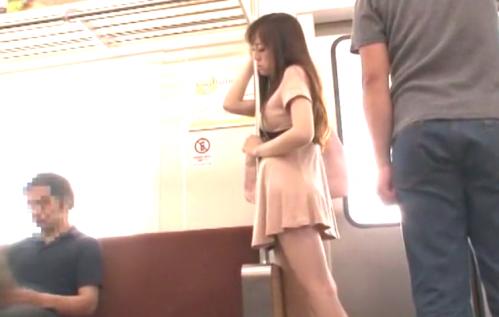 始発電車で朝帰りのうたた寝ギャルを痴漢!触っても気づかないので結局周りの乗客に輪姦されたwwww