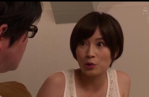 【奥田咲】入った会社がAV撮影会社で戸惑う清純な巨乳美人妻!代役でパイズリやシックスナインなどエロ撮影に協力しているうちに・・