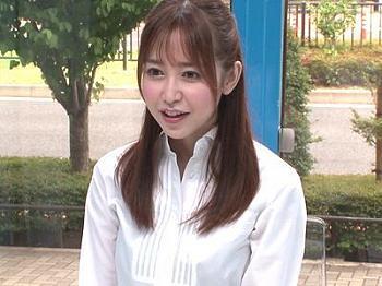 ＜MM　ミニスカ＞激カワな美女OLにエッチなマッサージしてセックス！ピストンされて感じまくり！