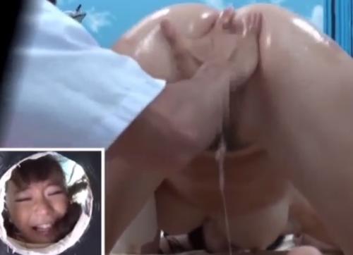 オイルマッサージでマンコびちゃびちゃにされた日焼け跡女子に生チンポ挿入ピストン！！