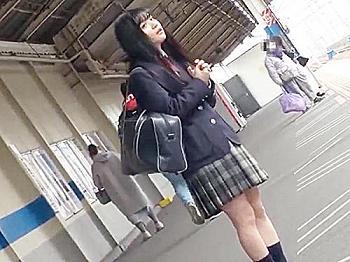 満員電車で逃げられず無理やりイカされまくる屈辱！