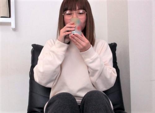 ＜メガネ　お嬢様＞お酒でほろ酔いのところにクリ責めされながらのバイブピストンでイク！アニメ声ヲタク女子！