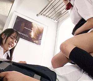 美少女制服女子校生たちが【逆痴漢】手コキ＆顔面騎乗される主観映像！