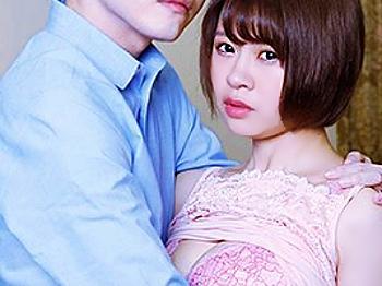 〈相沢ゆりな〉旦那がいるのに出張先で同僚男子に押し倒されるスタイル抜群人妻OLと不倫セックス！！