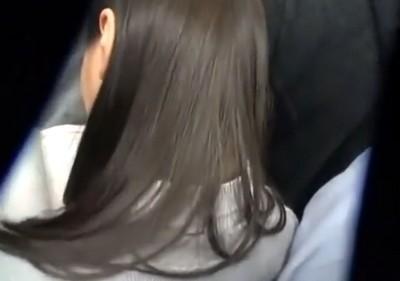 純朴そうな黒髪美少女女子校生の【痴漢被害映像】嫌がりながらも拒めず弄ばれる！