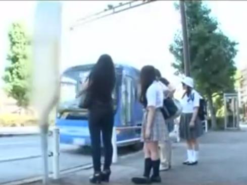 ◎ロリ痴漢◎ロリコンストーカーに標的にされた童顔の女学生！！日々盗撮され遂に痴漢される！！パンツの上から手マンと電マで！