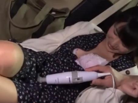 エッチなバイトに励む女の子