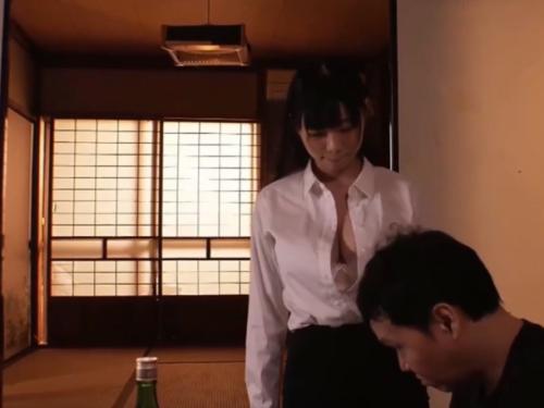 優しい美人のOL人妻が電車痴漢に遭い昔の事を思い出してしまいオナニーでストレスをぶつけてしまう！