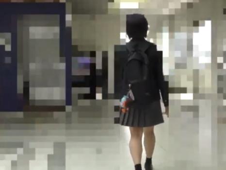 ※痴漢※思春期真っ盛りの女子高生が電車で痴漢に遭い膣内射精され、更に駅トイレでレイプされちゃう！！