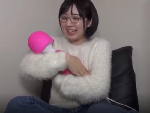 ◎素人初の電マが・・◎下ネタで困惑する無垢の本好きロリ眼鏡娘赤ちゃん位の電マに戸惑いつつ肉便器にされていく・・