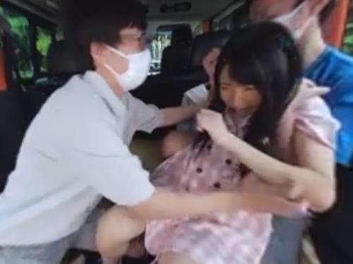 ◎レイプ初体験の小学生◎キャンプ場で見知らぬ男達に声かけられ・・ドライブ先の車内で無理やり3P強姦され中出しのロリ美少女