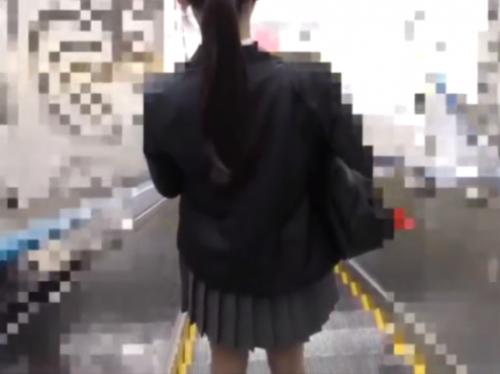 ◎列車痴漢◎お盛んな時期にストーカー痴漢でオマンコぬちょぬちょにされパンツにしみも！個室でもチンコ教育が待っていた！