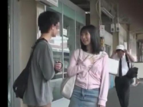 電車痴漢の恐怖と恐るべき隠ぺいテク！！彼氏のすぐ隣で痴漢されアソコがぐちょ・・集団で痴漢され連続イキでガクブル地獄！