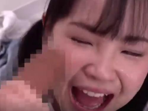 ◎妹フェラ◎JCのロリっ子な妹がフェラを知ってハマり「白いのいっぱい出たぁｗ」射精が面白いらしくしょちゅうしゃぶってくる