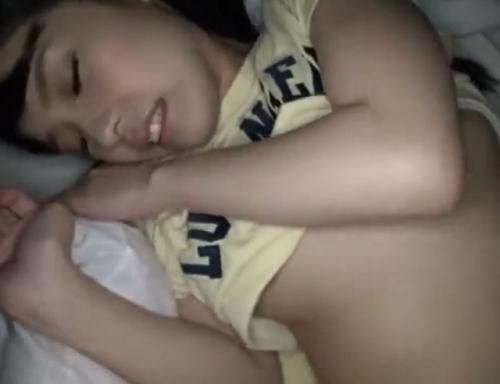 【JK個人撮影】真っ暗な部屋でパイパンJKと激しいセックスの様子をハメ撮り！