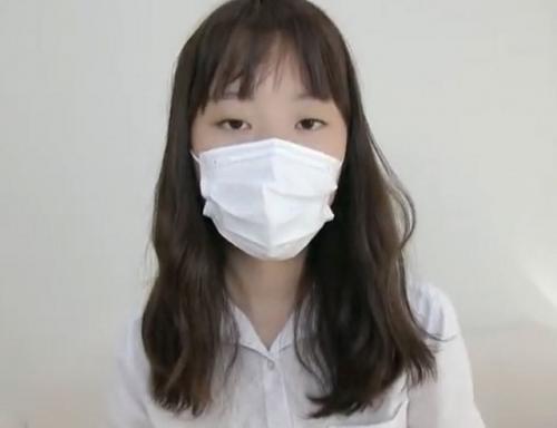 【素人JCフェラ】清楚系女子高生が制服姿で一生懸命フェラ→顔射！上半身裸にされ上目遣いで舐める顔がたまらない！