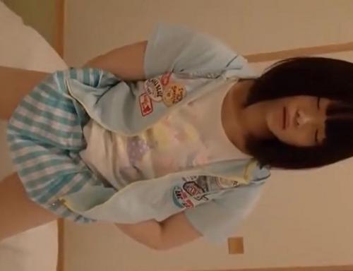 【個人撮影】おかっぱのロリ少女が男の前でバイブオナニー！男は性欲に耐え切れず彼女を襲い肉棒をぶち込む！