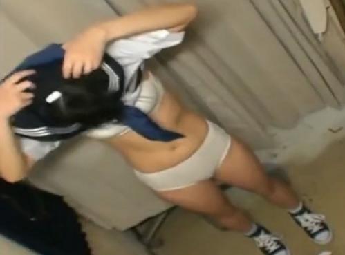学生服を試着中のJKが店員にその場で襲われセックスされる・・・