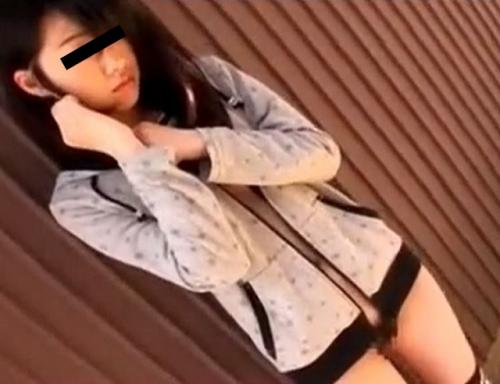 【素人】スレンダーJK娘が野外で露出！フェラを強要され口内発射！ニーハイがエロい！