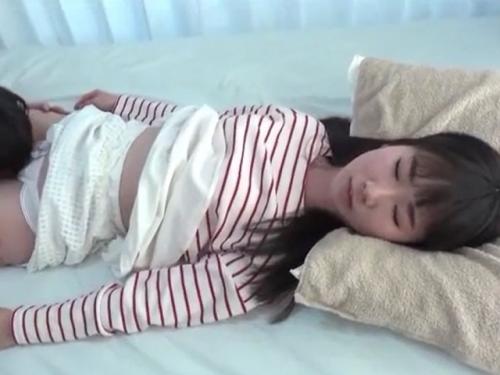 貧乳というより無乳のつるぺた娘が寝ている隙にセックスしちゃいました！