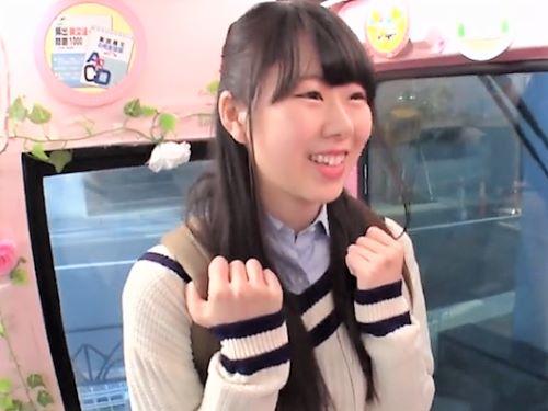 【素人ナンパ】外が見えるマジックミラー便に乗った清楚系スレンダー学生…顔面騎乗クンニに戸惑いつつ潮吹きお漏らしブッシャー