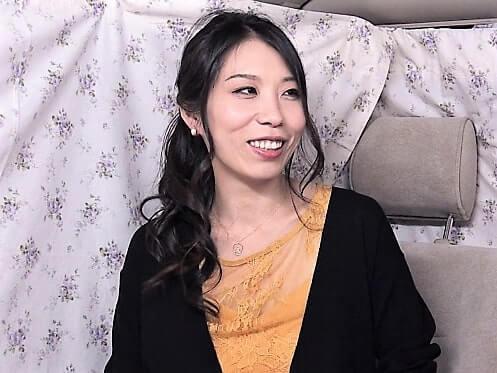 【人妻ナンパ】母乳が出る美脚なスレンダー美人セレブにホテルで中出し!子持ち美女ママが乳首責め＆バイブで喘ぎまくり不倫