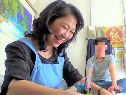 【おばさんレンタル】骨折した若男の体を拭く巨尻ぽっちゃり熟女…垂れ乳おっぱい揉まれ緊張が解けた人妻がパンスト脱ぎ不倫堕ち