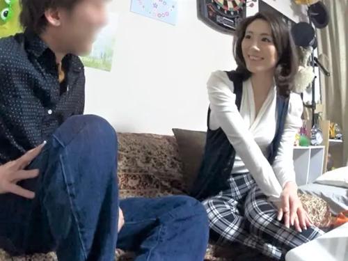 【熟女ナンパ】パンスト脱がされた敏感体質な巨尻おばさん…美乳おっぱいの清楚系人妻がスケベな音をたてフェラする所を隠し撮り
