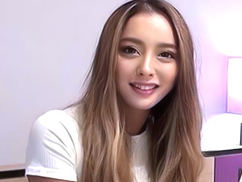 【素人ナンパ】ちょっと言ってる事がアレですよww童貞くんの首に手を廻しベロチューキスした美人ギャルがそのまま筆おろしHした