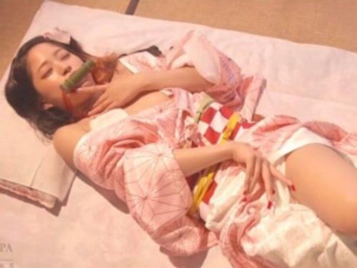 【パロディ】鬼と化した美人お姉さんが着衣のまま手マンされる!美乳おっぱいを乳首責め＆ベロチューからのバック騎乗位セックス