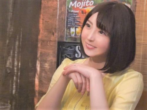 【人妻ナンパ】笑顔が素敵な清楚系熟女を口説いてお持ち帰り!後ろから巨乳おっぱい揉みベッドに移動しベロチュー＆不倫SEX