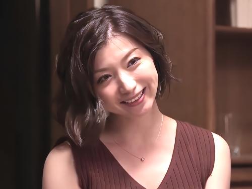 【叔母】準備いい!?お口開けて待ってなさい!!美人で優しかったスレンダー美熟女おばさんが逆レイプで放尿おしっこ飲ませてた