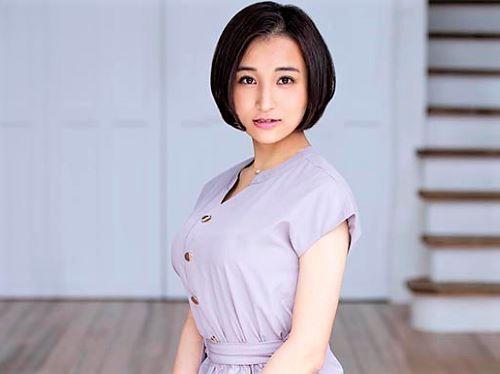 【ガチ人妻×デビュー作品】レーベル史上最高のFカップ柔餅おっぱい巨乳美人が罪悪感を抱えながら撮影するがエロ女に豹変