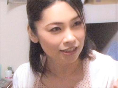 【おばさんレンタル】母性溢れる清楚系人妻が独身男に恋のアドバイス…膝枕したら押し倒されキスからの美乳おっぱい乳首責め