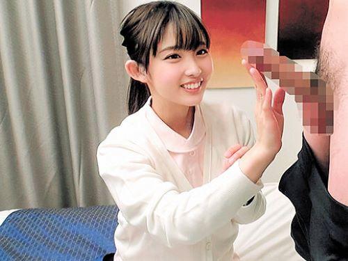 【素人ナンパ】粗チンを見ても引かない優しい美人ナースが手コキ…童貞にスカートの中に手を入れられたお姉さんが筆おろしSEX