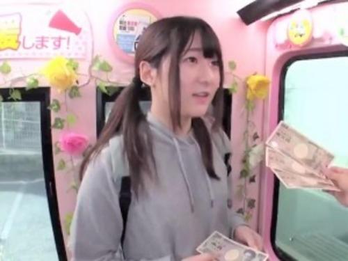 【MM便】「えっっ…またがる?」予備校に通う清楚な雰囲気の地味系お姉さん顔面騎乗クンニに挑戦!ぽっちゃり娘がカーセックス