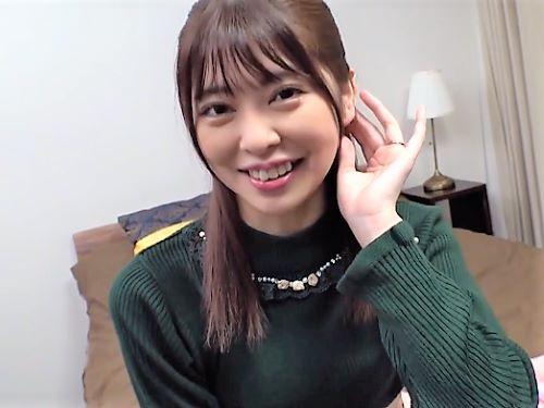 【人妻ナンパ】カメラの前でパンスト脱ぎ下着姿になった清楚系スレンダー美人が大胆オナニー披露…本物欲しくなりフェラ手コキ
