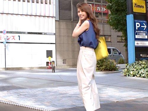 【素人ナンパ】すごいこれっ‥気持ちイイ!!!オフィス街で見つけた美人OLが足湯体験からのホテルでマッサージ体験してみたら‥