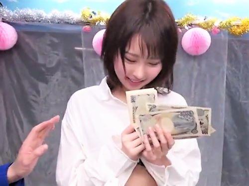 【素人】ヤリマン女子がマジックミラー号で性欲剥き出し淫乱SEX!お金いっぱい貰った美乳おっぱいスレンダー美人お姉さんが…