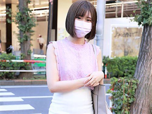 【AVデビュー】某駅近くで清楚系美人と待ち合わせしランチ後ホテルで…カメラの前で脱いでいく子無し人妻が巨乳おっぱい披露