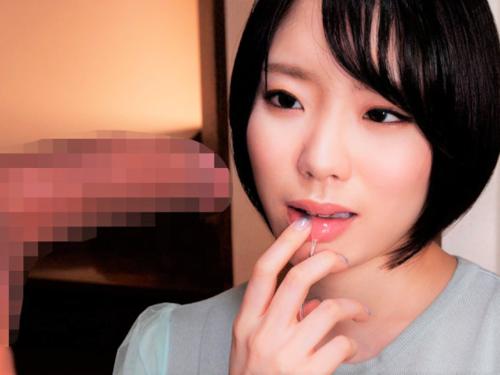 【友人の夫】ねぇ…味見してもいい…？絶倫チンコを見て涎垂らす人妻…我慢出来ずフェラし巨乳おっぱい触りながらおまんこ触る