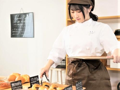 「たくさんKissしたい//」パン屋で働く爆乳おっぱいの清楚系お姉さん!透明感溢れるゆるふわ美人がフェラ手コキ＆騎乗位