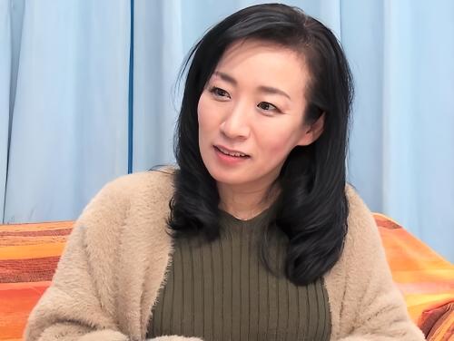 【人妻ナンパ】年下男に口説かれSEXする気分になってしまった巨乳デカ尻おばさんが潮吹きした四十路まんこで電マオナニーした