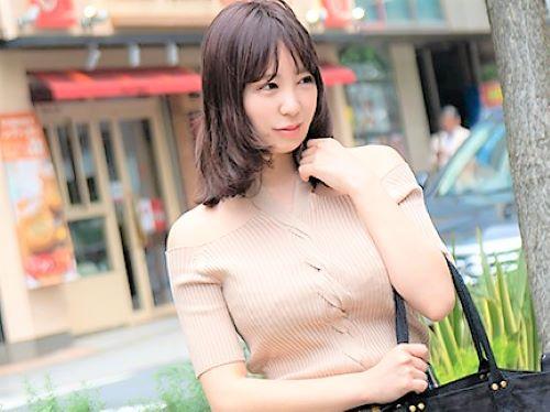 【素人ナンパ】旅行が趣味な21歳のみなみさんが着エロに挑戦!下着の中に大人の玩具をいれられ興奮した美人お姉さんがパイズリ