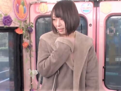 【熟女ナンパ】マジックミラー便に乗った清楚系スケベ人妻の顔出し解禁!!中から外が丸見えな状況でおっぱい触られ脱パンスト…