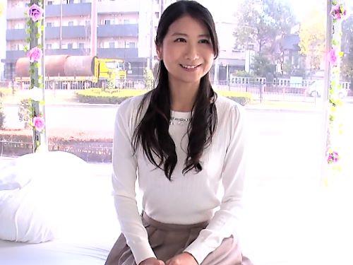 【人妻ナンパ】いきなり出てきたパンイチ男にパンスト脱がされた清楚系美人がベロチュー＆フェラ!性欲開放する素人が着衣のまま…